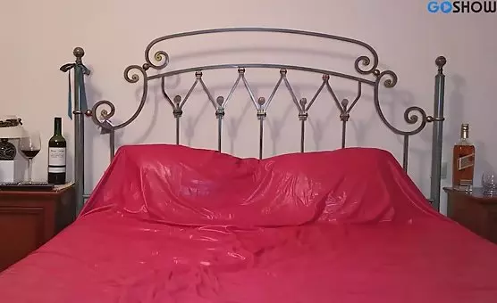 Crossdresser Fucks in Anal Play with Dildo